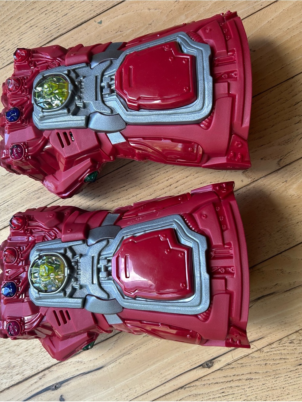 2 Marvel Avengers: Endgame Red Infinity Gauntlet Electronic Fist